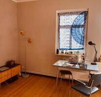 Schönes Lichte Zimmer zur Untermiete frei: 01.12.25 - 01.03.26 - Weimar Ehringsdorf