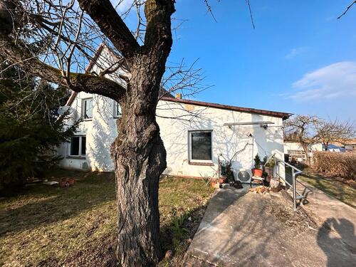 Foto - Sanierungsbedürftiges Einfamilienhaus mit großem Grundstück