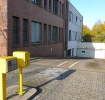 GESICHERTER TIEFGARAGEN-STELLPLATZ mit PERSONEN-AUFZUG in LANKWASSERTURM; PROVISIONSFREI AB SOFORT! - Meerbusch Kierst