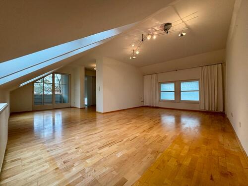 Foto - großzügige & lichtdurchflutete 1 Zimmer DG Wohnung