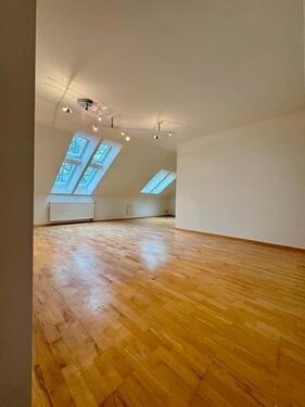 Foto - 1 Zimmer Dachgeschoßwohnung zur Miete in Schwebheim