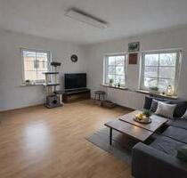 helle 2,5 Zimmerwohnung mit 90 qm Wohnfläche mit Balkon - Neustadt bei Coburg