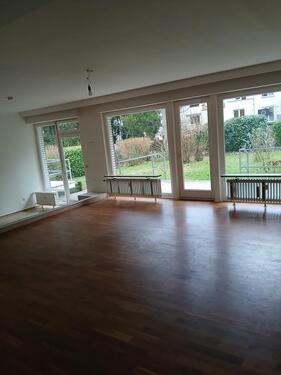Foto - Provisionsfrei: MFH in AC mit großzügiger Einliegerwohnung im EG