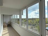 Foto - Helle 2-Zimmer-Wohnung mit Loggia, Einbauküche und Stellplatz