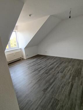 Foto - NEU RENOVIERT! 1 Raum Wohnung mit Blick ins Grüne im Dachgeschoss