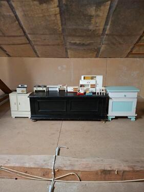 Foto - Truhe,schwarz,mit zu öffnendem Deckel,134×47×47 cm