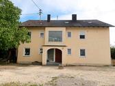 Foto - Mehrfamilienhaus m. 3 Einheiten, großem Grundstück & Nebengebäude