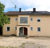 Mehrfamilienhaus m. 3 Einheiten, großem Grundstück & Nebengebäude - Rennertshofen