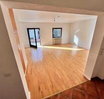 Helles 1-Zimmer-Apartment mit Balkon, Stellplatz & Einbauküche in ruhiger Lage von Flörsheim-Wicker - Flörsheim am Main