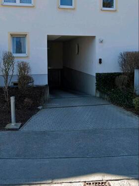 Foto - Tiefgarage - Stellplatz - Motorräder Kleinstwagen