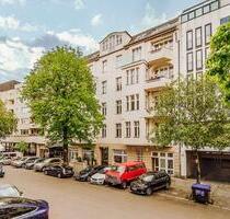 Ku´Damm-nah und ruhig! Teil-möblierte Altbau-Wohnung: Sonniger Seitenflügel in Berlin-Charlottenburg