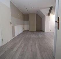 **Individuelle 3-Zimmer-Dachgeschosswohnung mit zwei Bädern zu vermieten** - Plauen