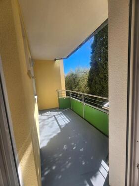 Foto - schöne 3-Zi.Whg.m.EBK. Überdachter Balkon.Sehr Ruhig .WG-geeignet