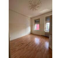 Helle Altbauwohnung mit Balkon - zentral in Krefeld