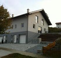 Doppelhaushälfte zu vermieten - 1.300,00&nbsp;EUR Kaltmiete, ca.&nbsp; 125,00&nbsp;m&sup2; in Viechtach (PLZ: 94234)