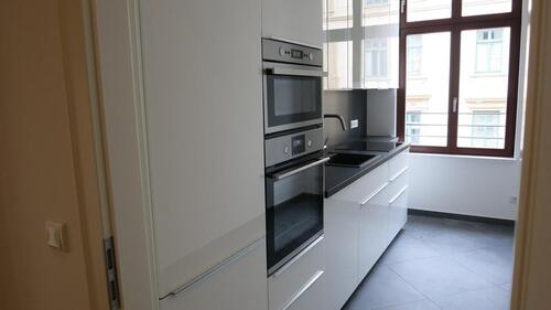 Foto - Kernsanierte 2-Zimmer-Wohnung mit Einbauküche und großem Erker