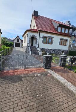 Foto - Doppelhaushälfte, Haus mit Garagen und Garten zu verkaufen, TOP!