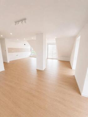 Foto - Moderne 3-Zimmer DG-Wohnung – hochwertig saniert nahe Hainberg