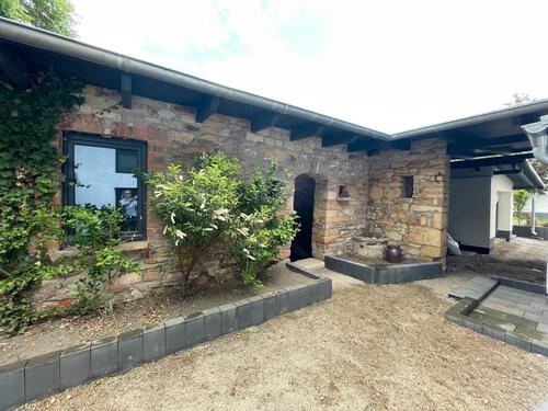 Foto - Einfamilienhaus mit Innenhof, Dachterrasse, Teich & Brunnen