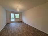 Foto - Ab 01.01.2026 - ins neue Jahr starten mit renovierter 4 Zimmer-Wohnung und 2 NKM frei abstauben!