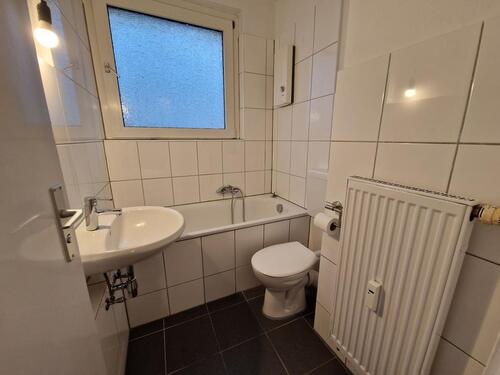 Foto - Helle, frisch renovierte 3-Zimmer-Wohnung wartet auf Sie!