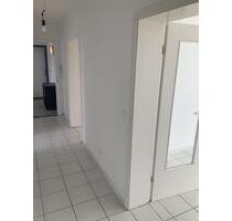 Enorm viel Platz - 3-Zi.-Whg. mit Ankleidezimmer, Wannenbad und Balkon - Langenfeld (Rheinland)