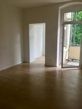 Foto - Schöne 2-Zimmer-Wohnung mit Loggia, Abstellraum, EBK und Balkon