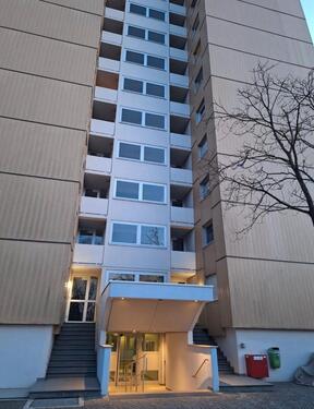 Foto - 3 Zi. Wohnung, 86 qm, Renoviert, Nolte Küche, TG-Stpl. ab August