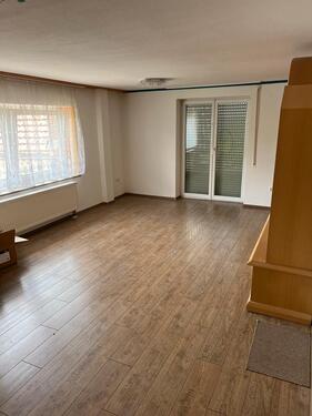 Foto - 4-Zimmer Wohnung mit Einbauküche, ggf. mit DG bzw. SP