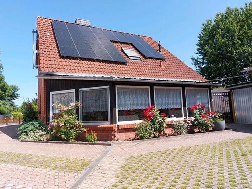 Foto - Einfamilienhaus in zentraler Lage hat Platz für Familie und Tier