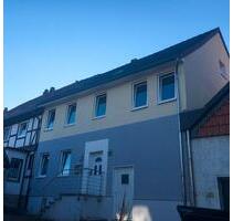 Bezugsfertiges Einfamilienhaus - mit schöner Poolanlage! - Lamspringe