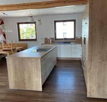 Vermiete Dachgeschosswohnung ohne Dachschrägen - Freudenberg