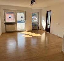 Sonniges Single Wohnung Stellplatz Balkon möbliert - Kaufbeuren