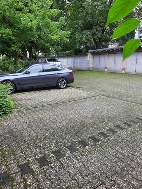 Foto - Auto-Stellplatz Parkplatz Westend Nähe Messeturm U4