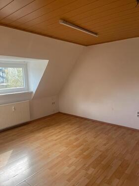 Foto - Zwei Zimmer Wohnung im Dachgeschoss zu vermieten ab Mai