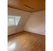 Zwei Zimmer Wohnung im Dachgeschoss zu vermieten ab Mai - Kassel Kirchditmold