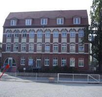 Erdgeschoß-Wohnung mit eigenem Einbauküche & Eingang und Terrasse - Löbau