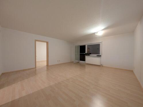 Foto - Attraktive 2-Zimmer Wohnung mit Balkon und Stellplatz vor der Haustüre im 1.OG