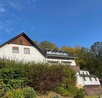 2-Familienhaus + Nebengebäude + viel Stauraum + Fernblicklage! - Sinntal