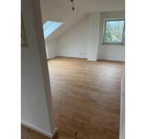 Attraktive 1-Zimmer-Dachgeschosswohnung in idyllischer Lage - Düsseldorf Stadtbezirk 8