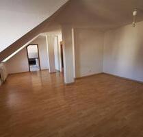 Schöne 1-Zimmer im Dachgeschoss mit Wanne und EBK in sehr beliebter Lage! - Chemnitz Altendorf