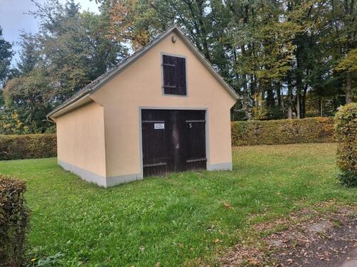 Foto - Stellplätze + Garage und Lagerfläche