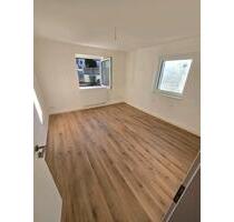 3,5 Zimmer Wohnung kernsaniert mit Einbauküche und Garage - Hof Neuhof