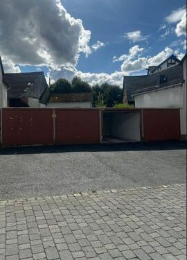 Foto - Garage mit Stellplatz - 110,00&nbsp;EUR Miete,