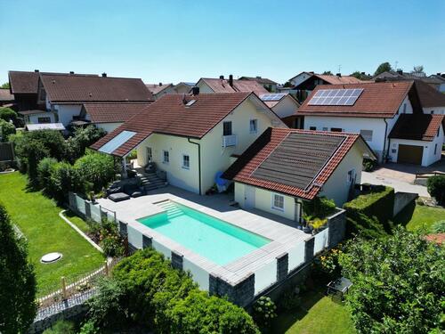 Foto - Modernes EFH mit Pool, Doppelgarage u.v.m.