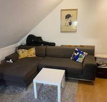 Charmantes 1-Zimmer Apartment im Dachgeschoss in NeussHBF Charmantes 1-Zimmer Apartment im Dachgeschoss in NeussHBF