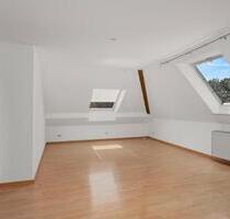 Helle Dachgeschosswohnung in ruhigem Zweifamilienhaus - Bücken