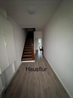 Foto - 3 Zimmerwohnung frisch saniert - 1.100,00&nbsp;EUR Kaltmiete, ca.&nbsp; 85,00&nbsp;m&sup2;