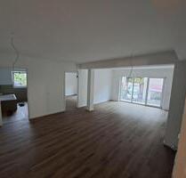 Erstbezug! 3 Zimmer Wohnung, Einbauküche, Tageslichtbad (Badewanne), Gäste WC, Balkon, Stellplatz - Leidersbach