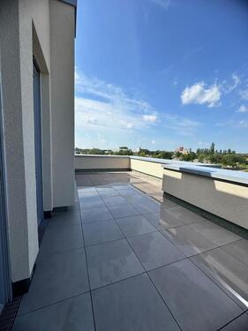 Foto - Großzügige 2-Zimmer-Neubauwohnung mit Süd-Dachterrasse – Zweitbezug Bezugsfrei ab sofort